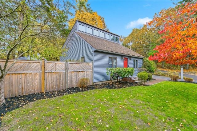 6 Ledgeville Ave, Foxboro, MA 02035