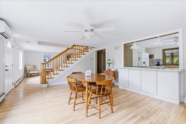 6 Ledgeville Ave, Foxboro, MA 02035