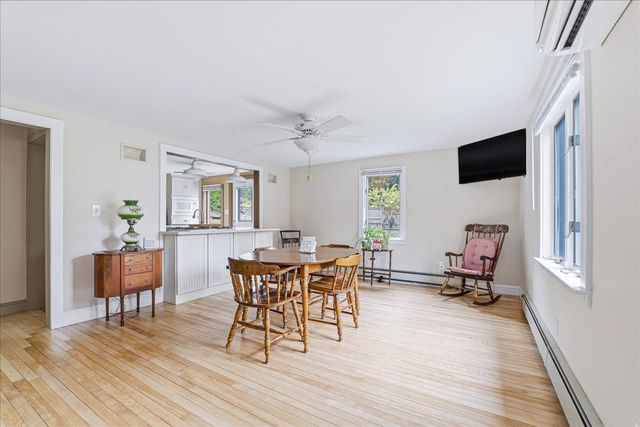 6 Ledgeville Ave, Foxboro, MA 02035
