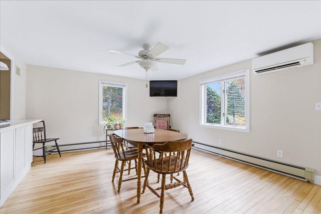 6 Ledgeville Ave, Foxboro, MA 02035
