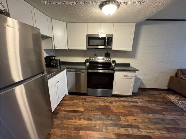 2106 Kanawha Boulevard E 322, Charleston, WV 25311