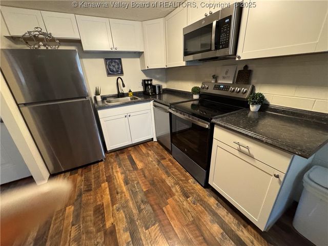 2106 Kanawha Boulevard E 322, Charleston, WV 25311