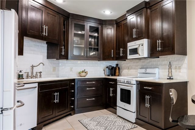 212 SE A Street 212, Bentonville, AR 72712