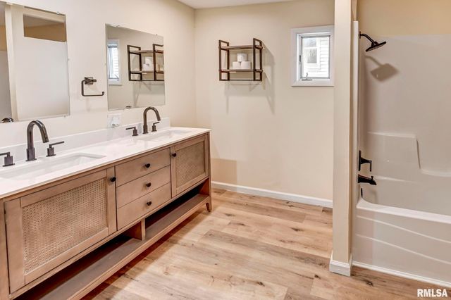 609 S CHEROKEE Street, Taylorville, IL 62568