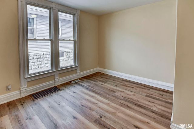 609 S CHEROKEE Street, Taylorville, IL 62568