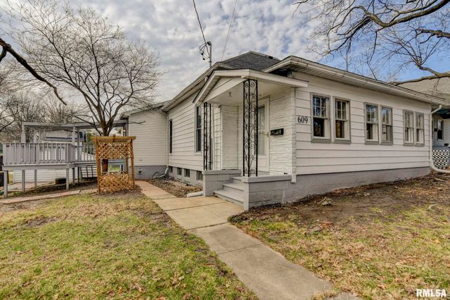 609 S CHEROKEE Street, Taylorville, IL 62568