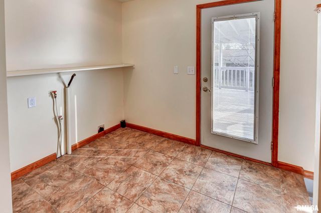 609 S CHEROKEE Street, Taylorville, IL 62568