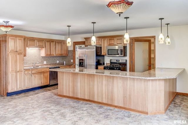 609 S CHEROKEE Street, Taylorville, IL 62568