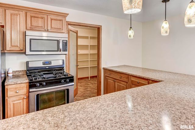 609 S CHEROKEE Street, Taylorville, IL 62568