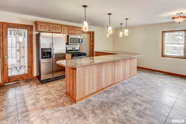 609 S CHEROKEE Street, Taylorville, IL 62568