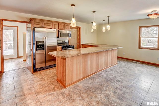 609 S CHEROKEE Street, Taylorville, IL 62568