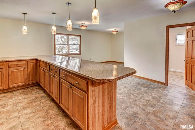 609 S CHEROKEE Street, Taylorville, IL 62568