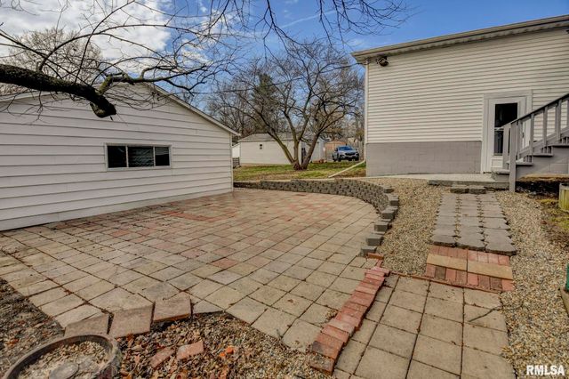 609 S CHEROKEE Street, Taylorville, IL 62568