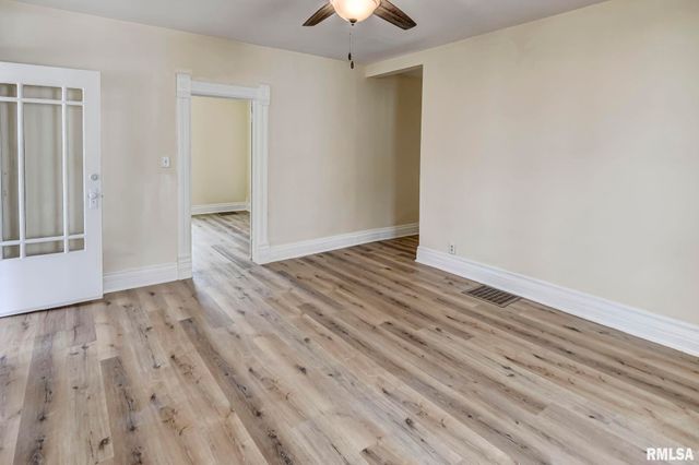 609 S CHEROKEE Street, Taylorville, IL 62568