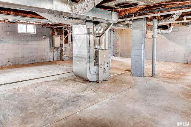 609 S CHEROKEE Street, Taylorville, IL 62568