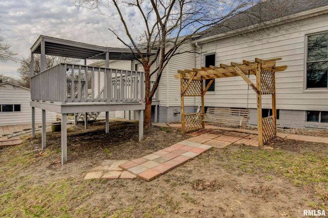 609 S CHEROKEE Street, Taylorville, IL 62568