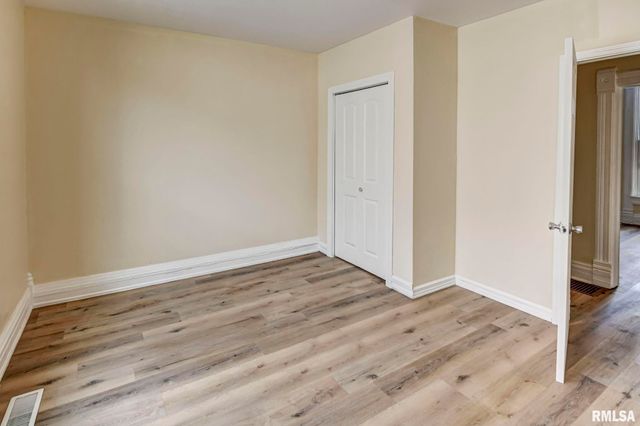 609 S CHEROKEE Street, Taylorville, IL 62568