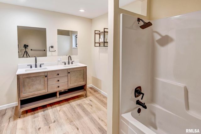 609 S CHEROKEE Street, Taylorville, IL 62568