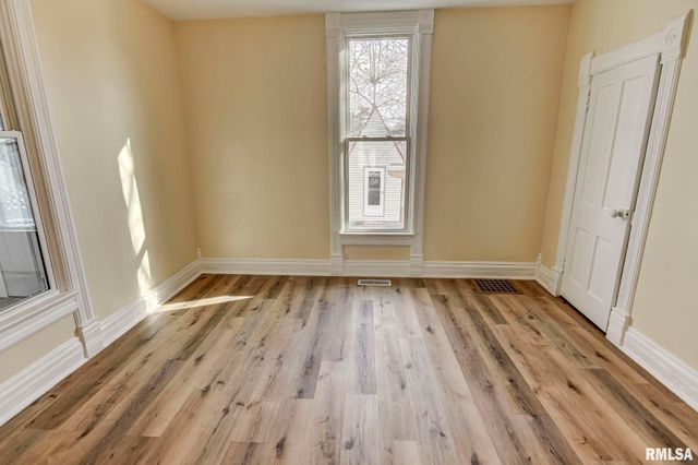 609 S CHEROKEE Street, Taylorville, IL 62568