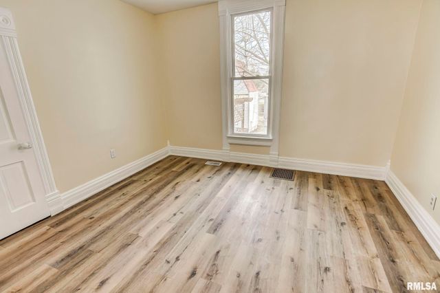 609 S CHEROKEE Street, Taylorville, IL 62568