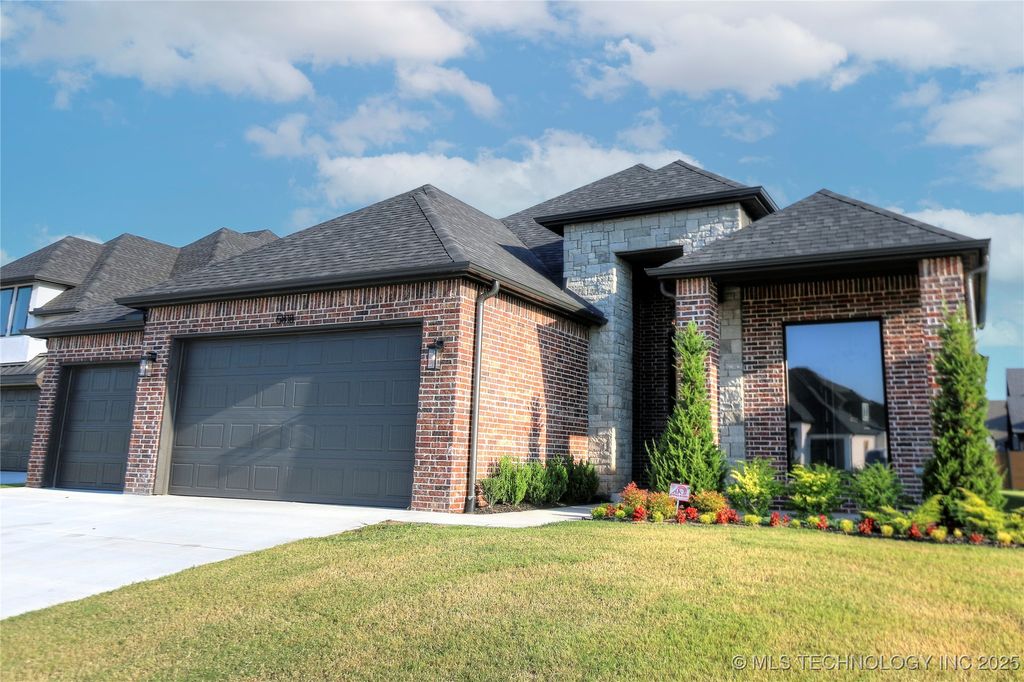 5818 E 126th Street S, Bixby, OK 74008