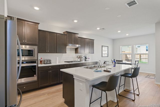 6735 Shiraz Way, Converse, TX 78109