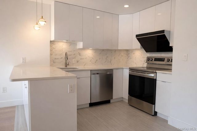 52-16 Roosevelt Avenue 2C, Woodside, NY 11377