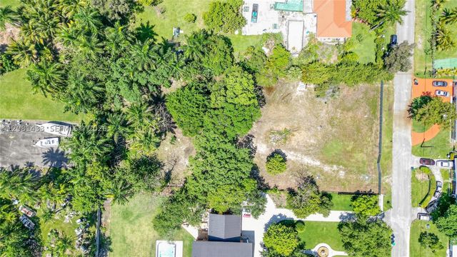 350 NE 158th St, Miami, FL 33162