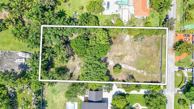 350 NE 158th St, Miami, FL 33162