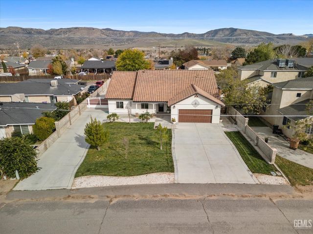 21430 Golden Hills Boulevard, Tehachapi, CA 93561
