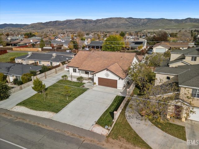 21430 Golden Hills Boulevard, Tehachapi, CA 93561