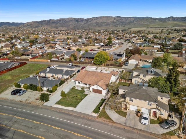 21430 Golden Hills Boulevard, Tehachapi, CA 93561