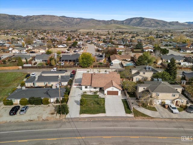 21430 Golden Hills Boulevard, Tehachapi, CA 93561