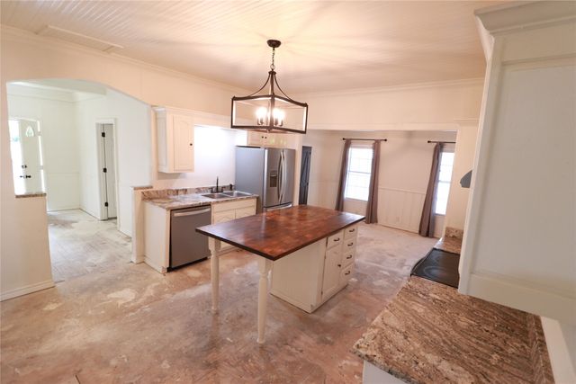 1065 W Pecan Street, Stephenville, TX 76401