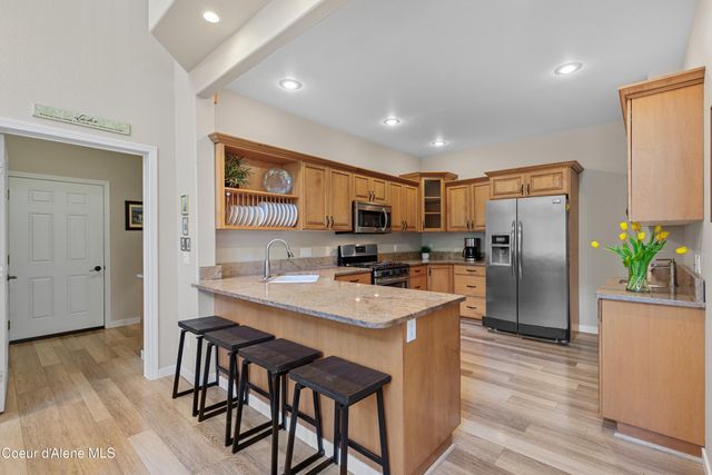 8677 N Rhapsody Ln, Hayden, ID 83835