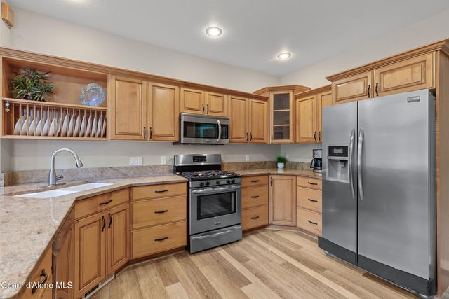 8677 N Rhapsody Ln, Hayden, ID 83835