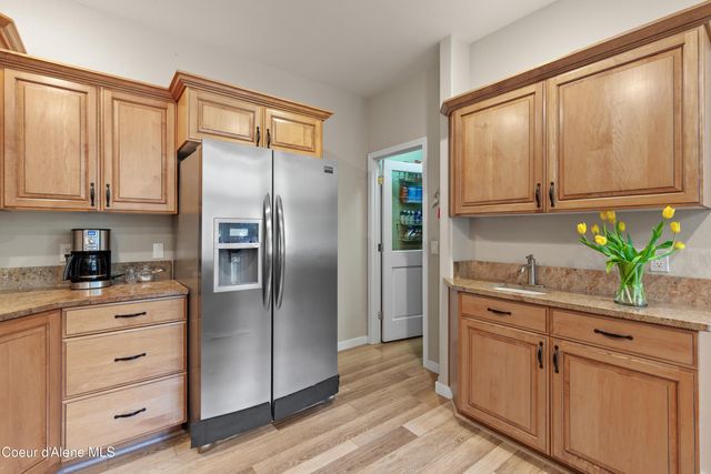 8677 N Rhapsody Ln, Hayden, ID 83835