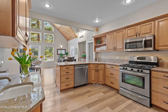 8677 N Rhapsody Ln, Hayden, ID 83835