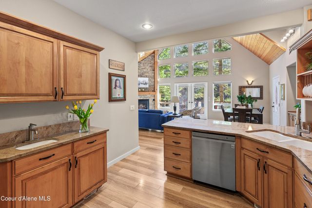 8677 N Rhapsody Ln, Hayden, ID 83835