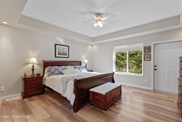 8677 N Rhapsody Ln, Hayden, ID 83835