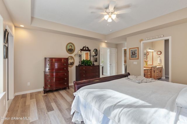 8677 N Rhapsody Ln, Hayden, ID 83835