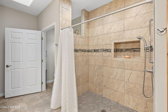 8677 N Rhapsody Ln, Hayden, ID 83835