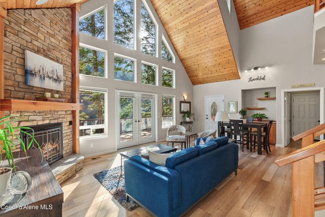 8677 N Rhapsody Ln, Hayden, ID 83835