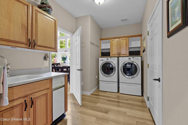 8677 N Rhapsody Ln, Hayden, ID 83835