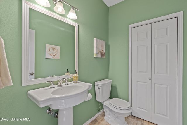 8677 N Rhapsody Ln, Hayden, ID 83835