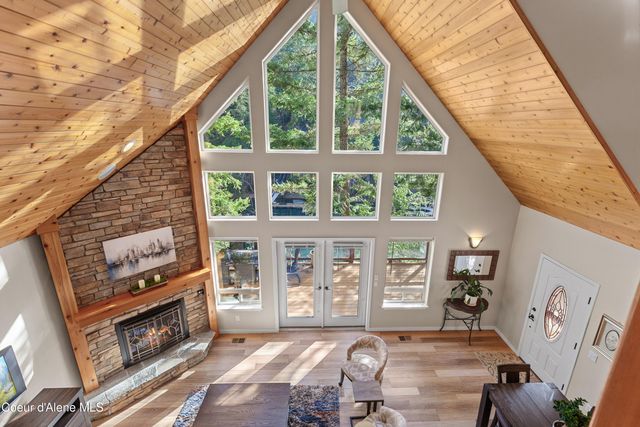 8677 N Rhapsody Ln, Hayden, ID 83835