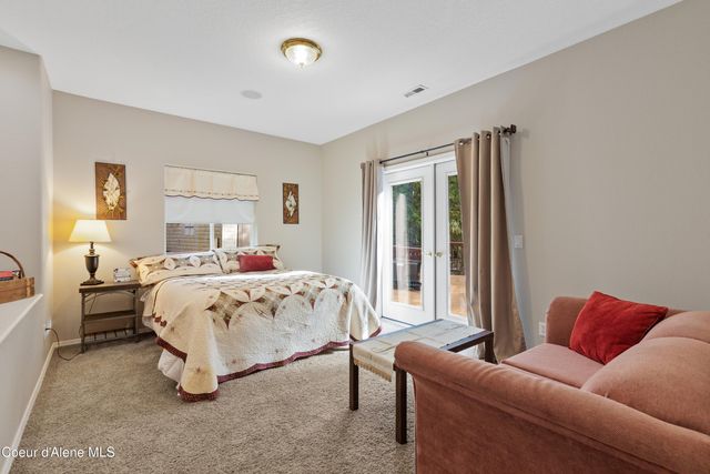 8677 N Rhapsody Ln, Hayden, ID 83835