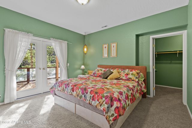 8677 N Rhapsody Ln, Hayden, ID 83835