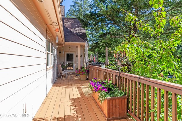 8677 N Rhapsody Ln, Hayden, ID 83835