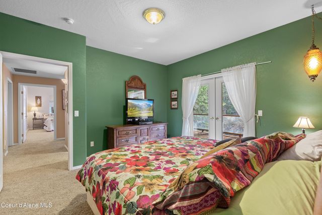 8677 N Rhapsody Ln, Hayden, ID 83835